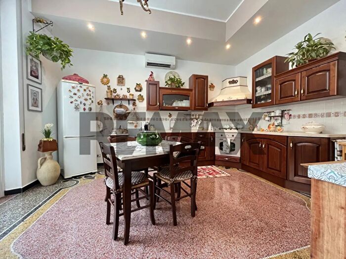 Appartamento quadrilocale in vendita in Genova