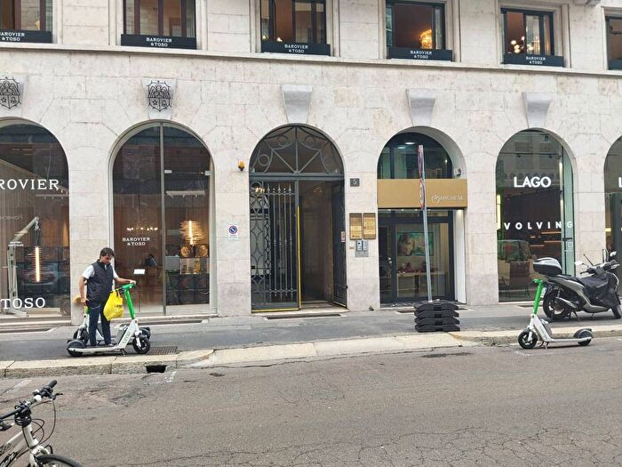 Casa bilocale in affitto in Via Durini, Borgogna Largo Augusto, Milano
