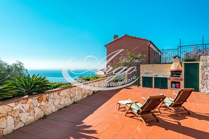 Appartamento trilocale in vendita in Lerici