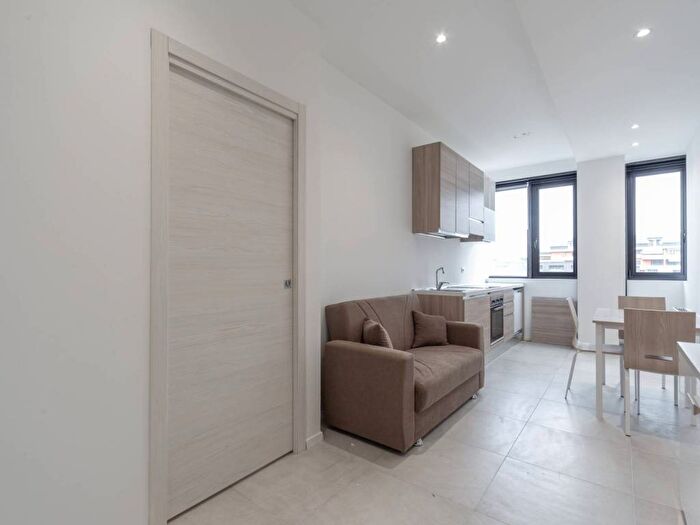 Appartamento bilocale in affitto in Via Noto, Vigentino Fatima, Milano