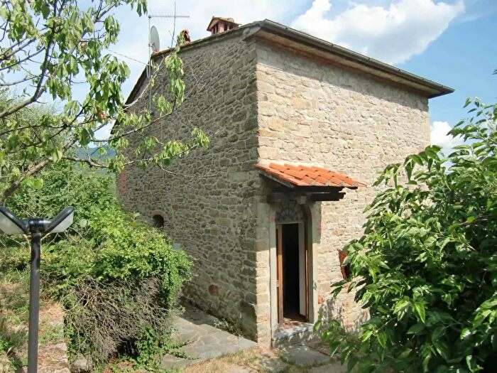 Casa quadrilocale in vendita in Loro Ciuffenna