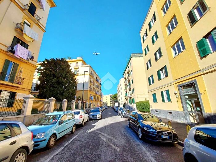 Appartamento trilocale in vendita in Via Duca Ferrante della Marra, Napoli
