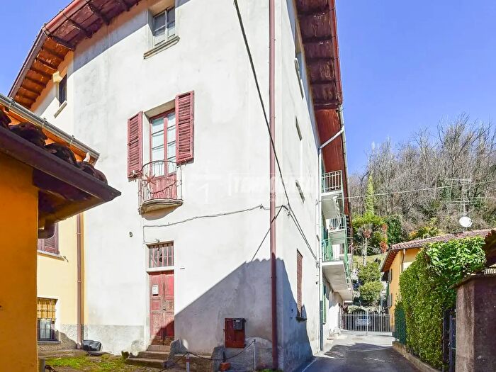 Appartamento trilocale in vendita in Via Sirtolo, Albese Con Cassano