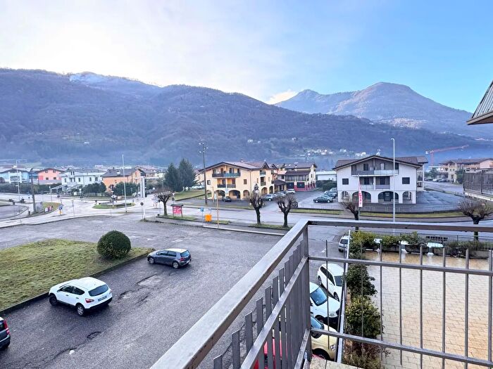 Appartamento trilocale in vendita in Via Provinciale, Pian Camuno