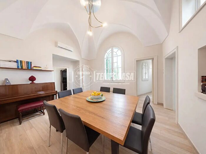 Appartamento con 5 locali in vendita in Via Antonello Coniger, Lecce