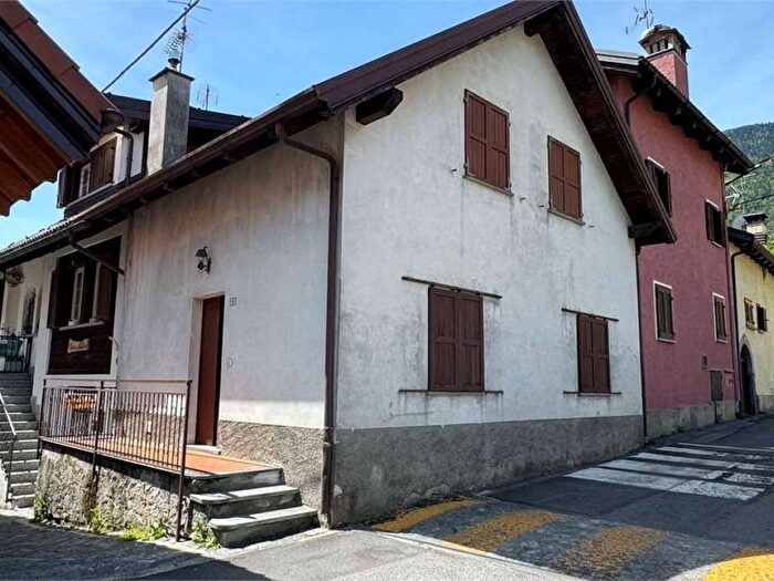 Casa trilocale in affitto in Via Maglioggio, Centro, Crodo