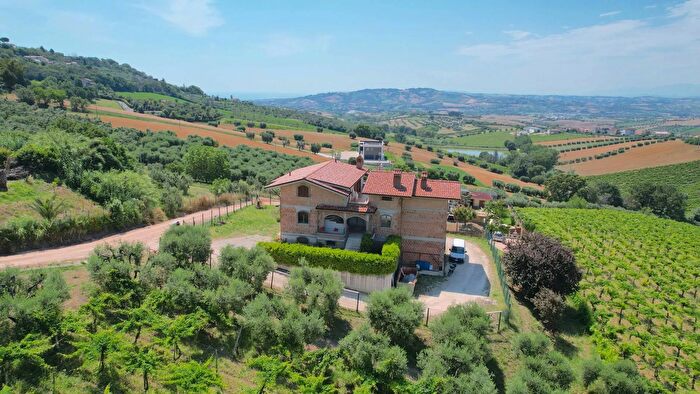Casa con 10 locali in vendita in Via delle Sorgenti a, Colonnella