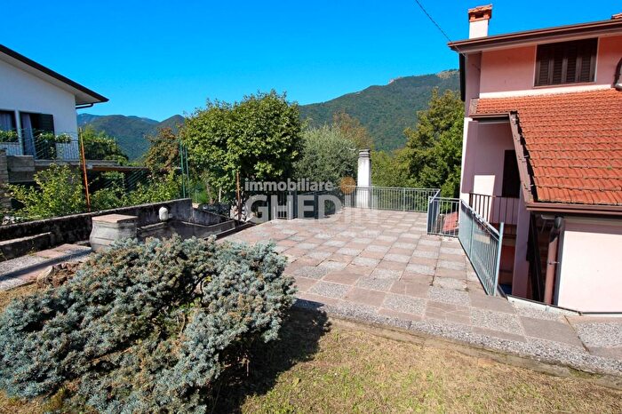 Casa con 7 locali in vendita in Tarzo