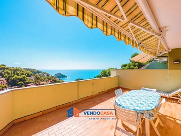 Appartamento quadrilocale in vendita in Via dei Ginepri, Bergeggi