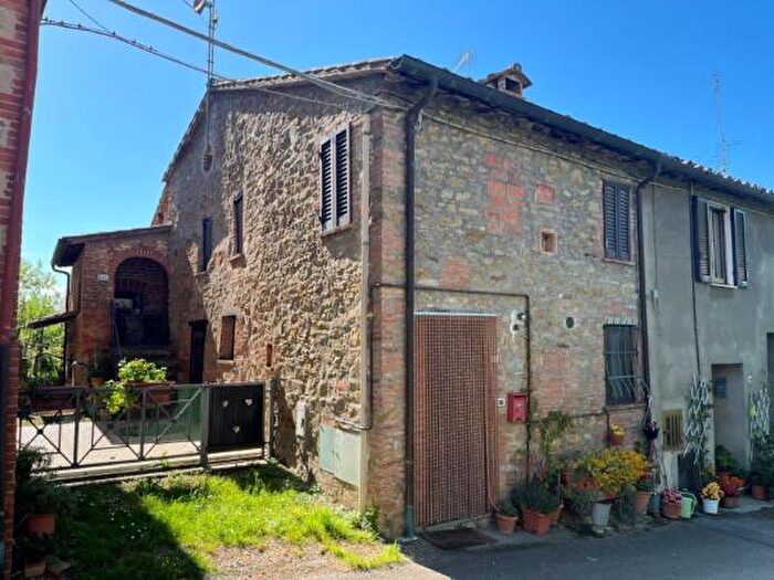 Casa quadrilocale in vendita in Via Colgiordano Vecchio, Panicale