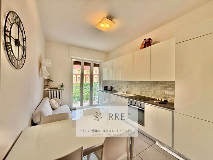 Appartamento quadrilocale in vendita in Via Aurelia, Loano