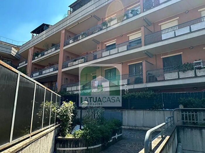 Appartamento trilocale in vendita in Via Eugenio Maccagnani, Roma