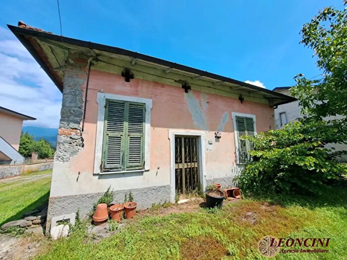 Casa con 6 locali in vendita in Via Stallone, Mulazzo