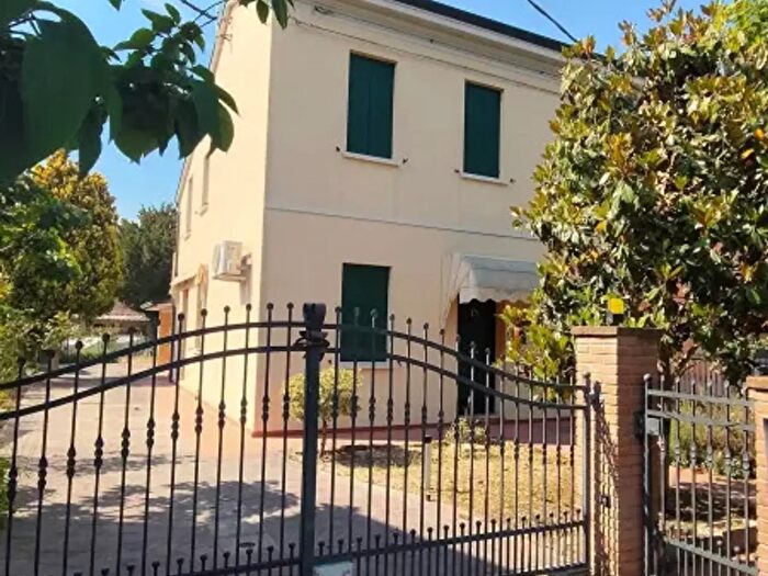 Casa con 6 locali in vendita in Via Petrosa, Ravenna