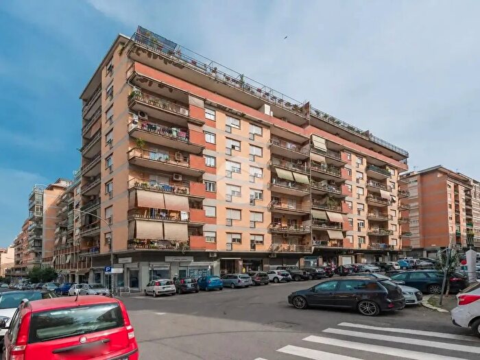 Appartamento quadrilocale in vendita in Via T Cartella, Roma