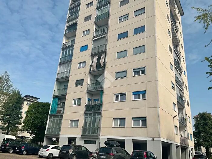 Appartamento con 5 locali in vendita in Via degli Ulivi, Torino