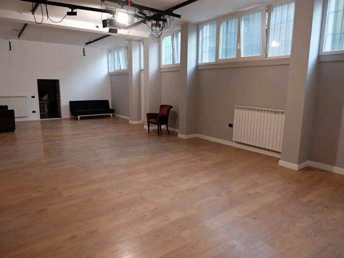 Appartamento con 5 locali in vendita in Via Tolmezzo, Milano