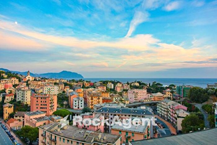 Appartamento trilocale in vendita in Via Luigi Biasioli, Genova