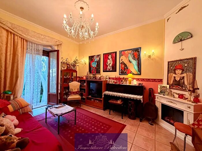 Appartamento con 5 locali in vendita in Via Galeno, Firenze