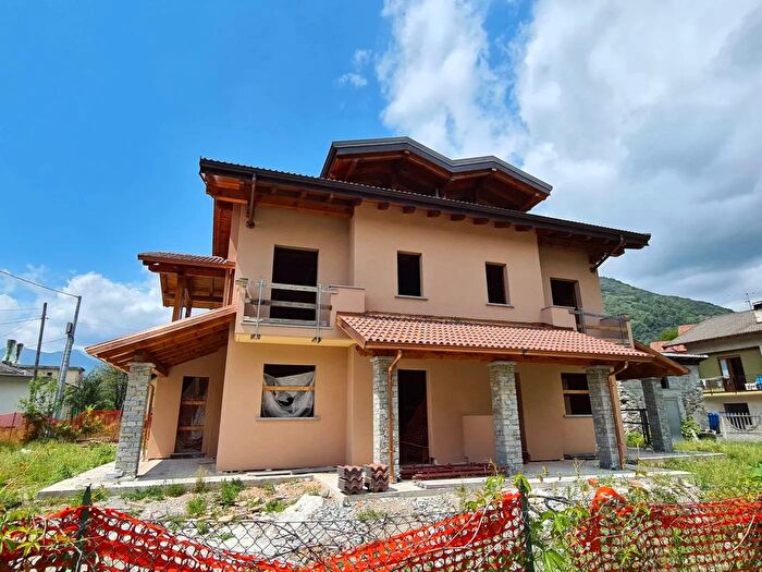 Casa quadrilocale in vendita in Località Giare Varallo Vercelli, Varallo