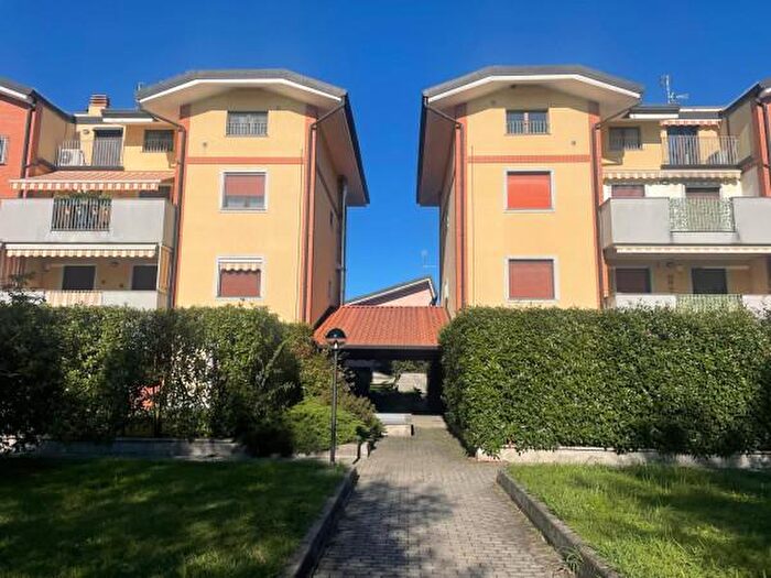 Appartamento trilocale in vendita in Via Olcella, Villa Cortese