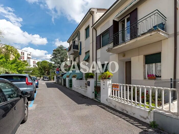 Appartamento quadrilocale in vendita in Via Luigi Settembrini, Pisa