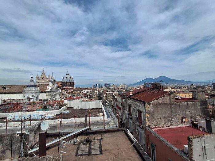 Appartamento con 5 locali in affitto in Via dei Tribunali, Centro Storico, Napoli