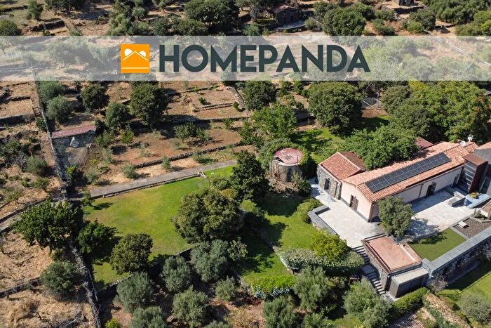 Casa con 9 locali in vendita in Via Sciarone, Aci Castello