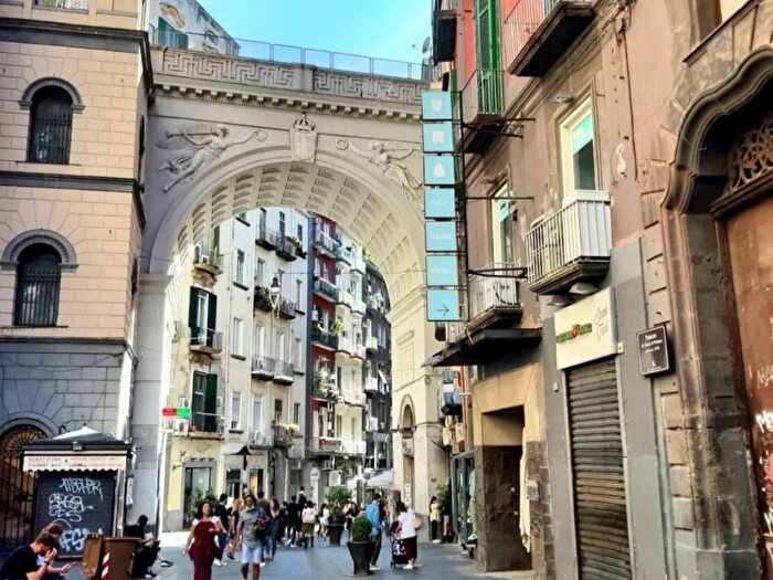 Appartamento bilocale in affitto in Via Chiaia, Monte di Dio, Napoli