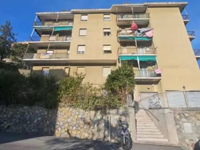Appartamento trilocale in vendita in Via Pasquale Berghini, Genova