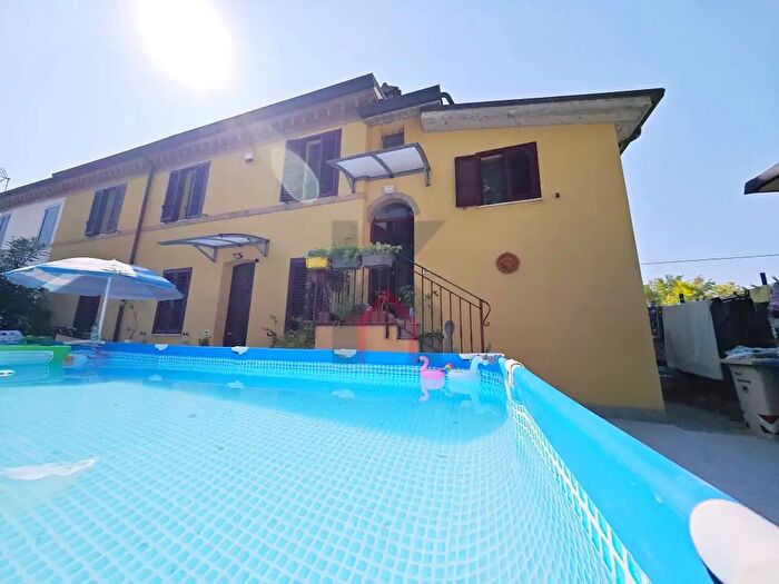 Casa con 6 locali in vendita in Via Lughese, Forli