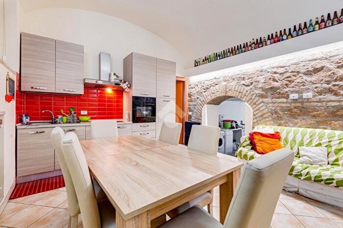 Appartamento con 6 locali in vendita in Viale dello Scalo S Lorenzo, Roma