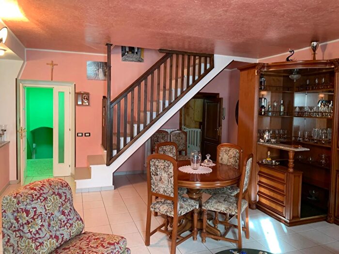 Appartamento con 6 locali in vendita in Via Consolato Roccamandolfi Isernia, Roccamandolfi