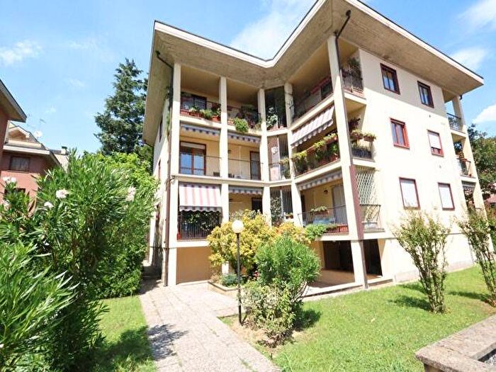 Appartamento bilocale in affitto in Via Giovanni Bertacchi, Viale Libertà, Monza