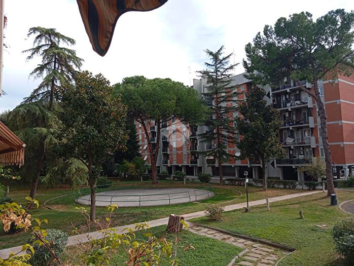 Appartamento con 5 locali in vendita in Viale Battista Bardanzellu, Roma