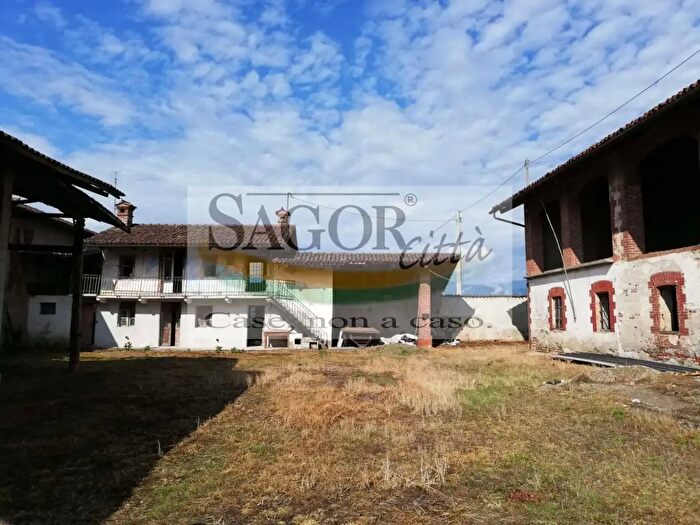 Casa con 7 locali in vendita in Via Maestra Riva, Pinerolo