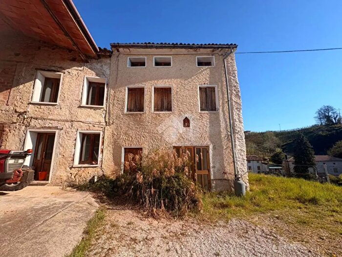 Casa quadrilocale in vendita in Via Cal del col, Valdobbiadene