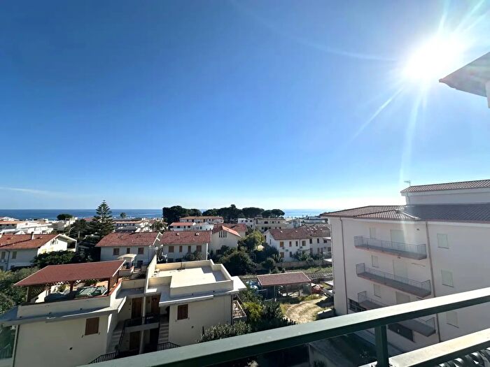 Appartamento trilocale in affitto in Via Nazionale, Montepaone