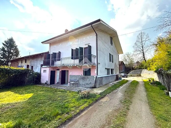 Casa con 6 locali in vendita in Via Scallaro, Cavagnolo