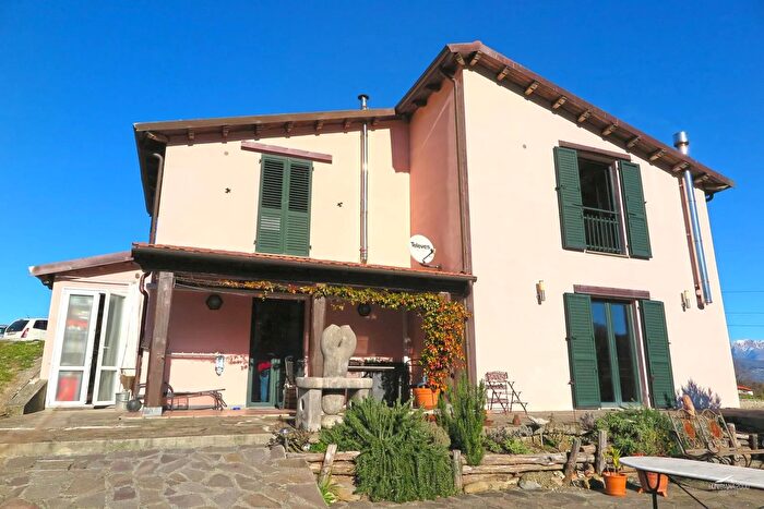 Casa con 5 locali in vendita in Aulla
