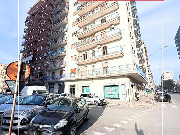 Appartamento trilocale in vendita in Via Ettore d'Amore, Taranto