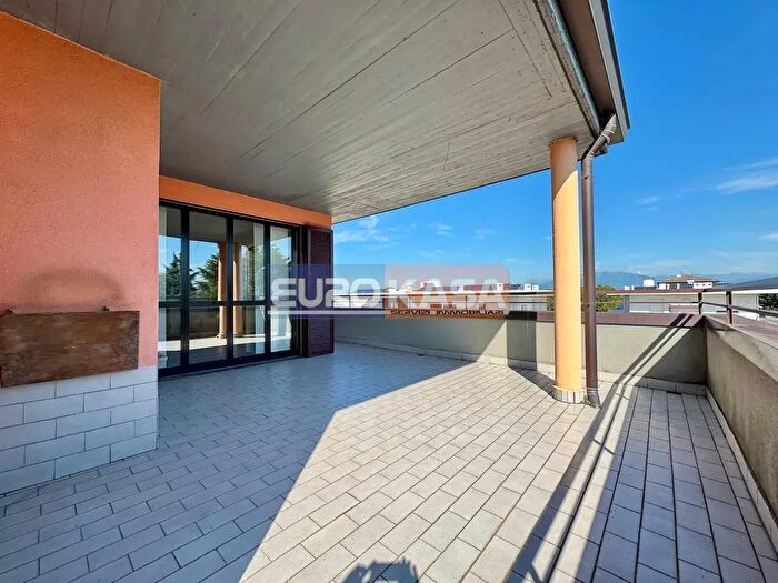 Appartamento quadrilocale in vendita in Via Roma, Osio Sotto