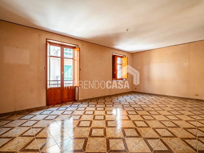 Appartamento con 5 locali in vendita in Via Filippo De Lignamine, Palermo