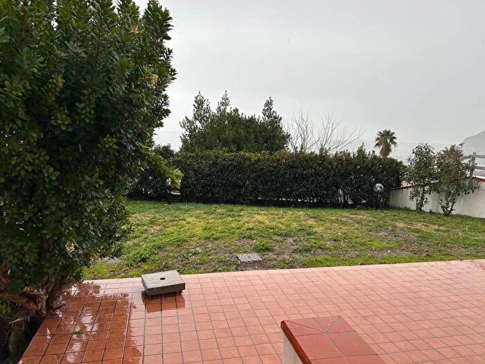 Casa trilocale in affitto in Via Solfatara, Pozzuoli Alta, Pozzuoli