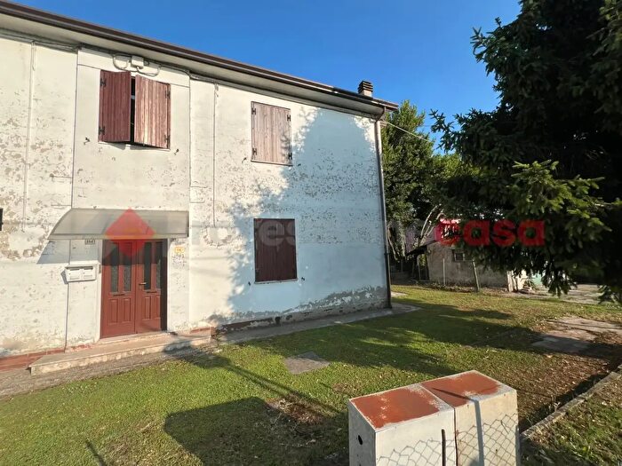 Appartamento trilocale in vendita in Via Roma, Bagnolo Di Po