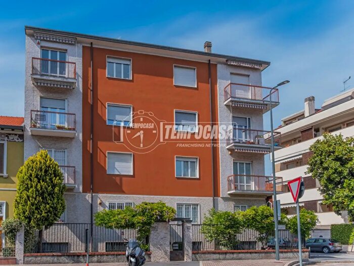 Appartamento trilocale in vendita in Via Brusuglio, Milano