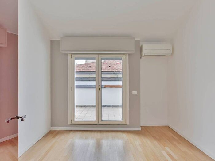 Casa quadrilocale in affitto in Moscova, Milano