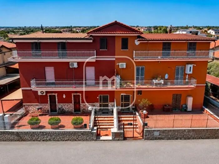 Appartamento quadrilocale in vendita in Via Agugliano, Roma