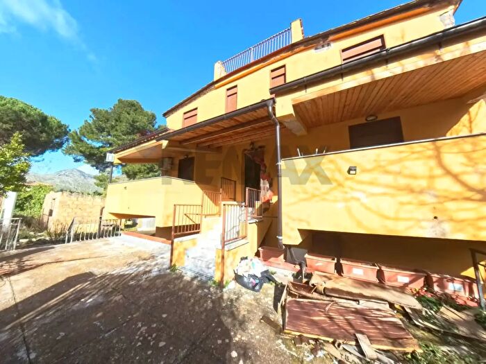 Casa con 15 locali in vendita in Torretta