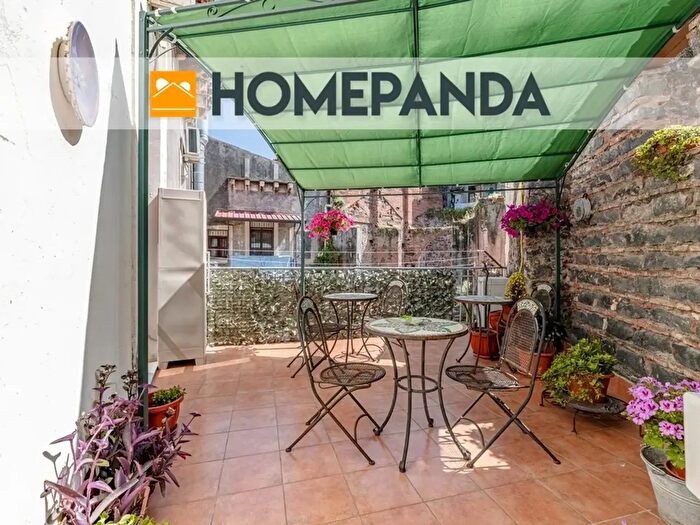 Appartamento con 6 locali in vendita in Piazza Federico di Svevia, Catania